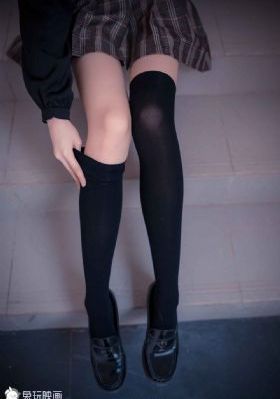 黄色三级免费看