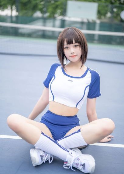 一部皇上吃宫女奶三级