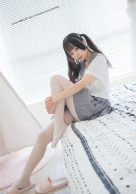 丰满迷人的老师少妇电影
